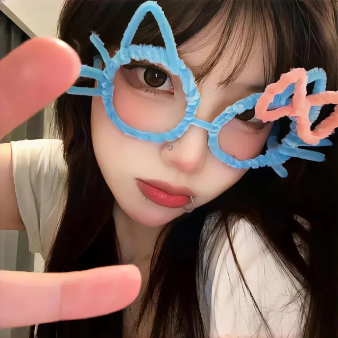 网络时代的虚拟偶像《雀斑公主》高清蓝光：社恐少女在元宇宙化身绝美歌姬，绝美视听盛宴
